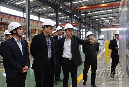 2017年11月11日，安徽省东至县委书记孙革新一行莅临泰富重装集团考察，洽谈合作事宜