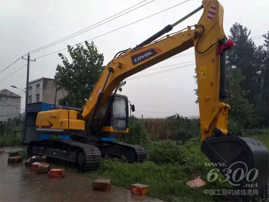 雷沃挖掘机