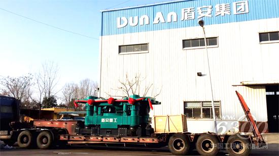 盾安重工全套管全回转钻机发货现场