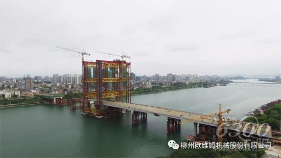 柳州白沙大桥钢箱梁顶推施工