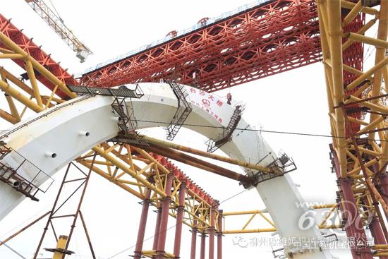 柳州白沙大桥主塔节段吊装施工