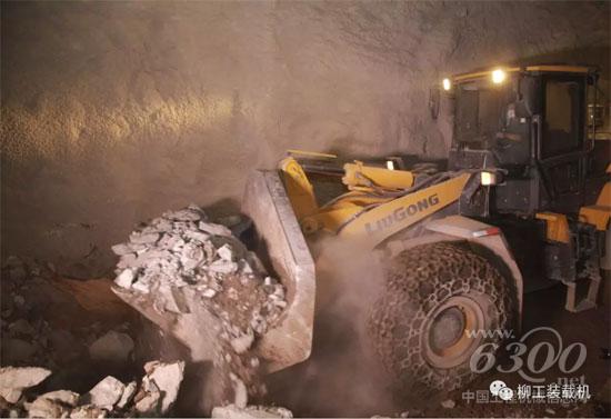 高粉尘狭窄隧道