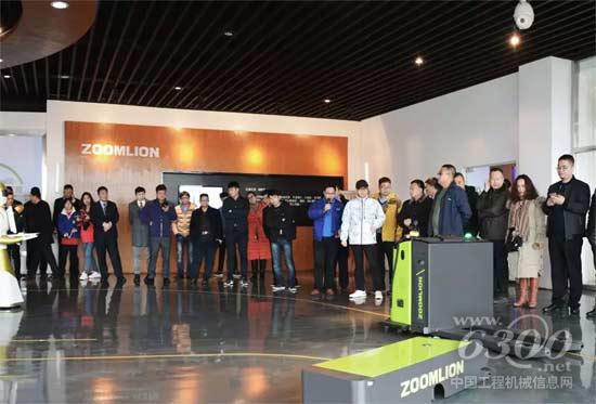 代理商参观AGV产品演示