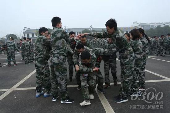 拓展训练让学员们打成一片
