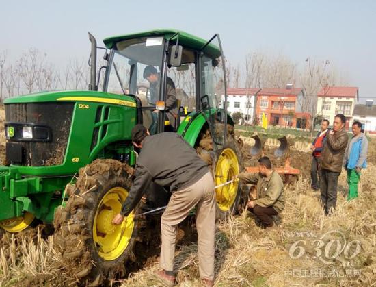 热情的用户对6B启航版拖拉机非常满意