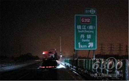 1月5日凌晨,英达HM16“加热王”为桥面除冰,通宵未眠、昼夜奋战保畅通