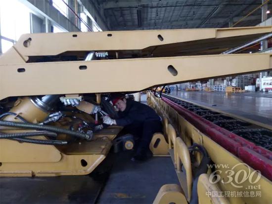 工作中的雷云鹏