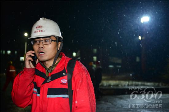 大雪中,技术人员紧急出门,电话了解TBM故障情况
