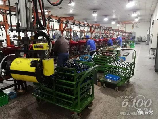 批量生产共轨单缸机的五星车间总装线