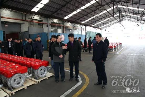 公司领导在单缸机（机组）厂指导工作