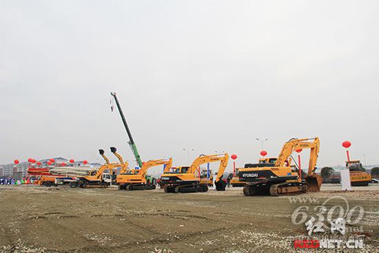 都是大个头，都是高科技“再制造”。目前园区已集聚轩辕春秋、中大机械、三一再制造等30余家再制造企业