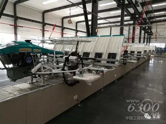 装配完毕即将下线的常柴厚生插秧机