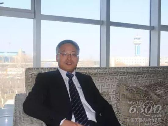 徐工道路机械事业部总经理、党委书记接受记者采访