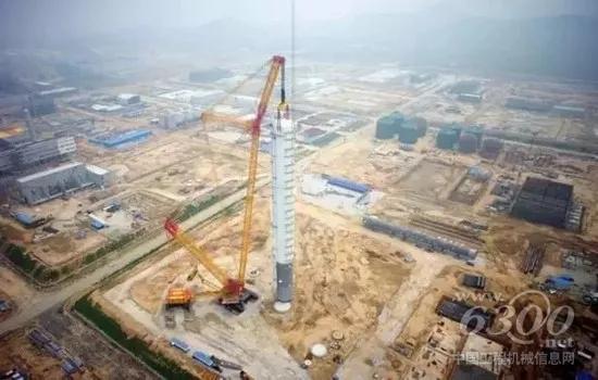 徐工4000吨<a href=//product.d1cm.com/lvdaidiao/ target=_blank>履带吊</a>在烟台首吊成功