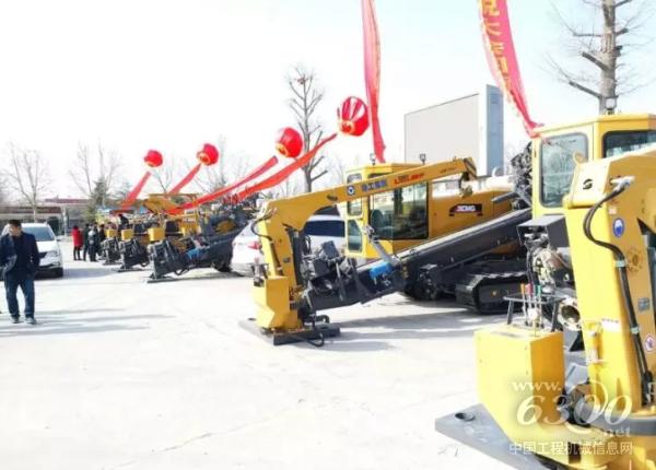 在暖春订货会上的徐工<a href=//product.d1cm.com/shuipingzuan/ target=_blank>水平定向钻</a>机