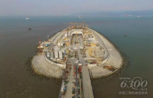 徐工成套产品助力港珠澳大桥建设