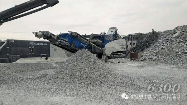 克磊镘移动破碎筛分设备正在作业