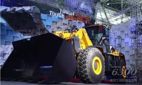 柳工垂直举升装载机VL80A