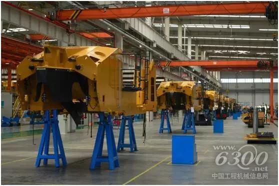 筑路铣刨机新车间