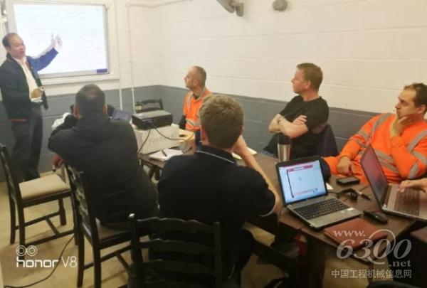 新一代E系列挖掘机的高级服务培训