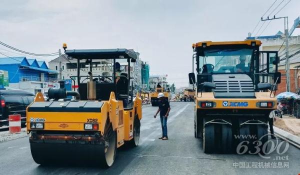 柬埔寨首都金边1号路市政施工，徐工<a href=//product.d1cm.com/shuangganglun/ target=_blank>双钢轮压路机</a>在沥青路面上表现出色，受到了当地人民的频频点赞