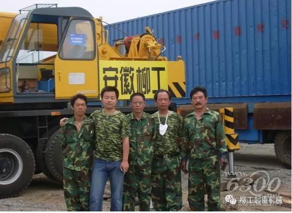 2008年汶川大地震周家父子随安徽柳工的救援车队进行救援