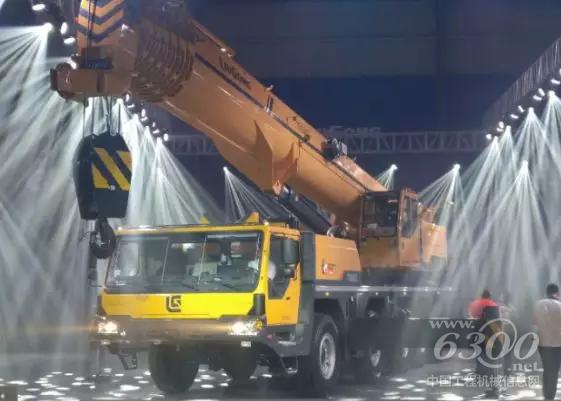 130吨TC 1300C7 <a href=//product.d1cm.com/qichediao/ target=_blank>汽车起重机</a>