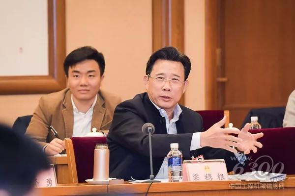 三一重工董事长梁稳根参加第十三届人大