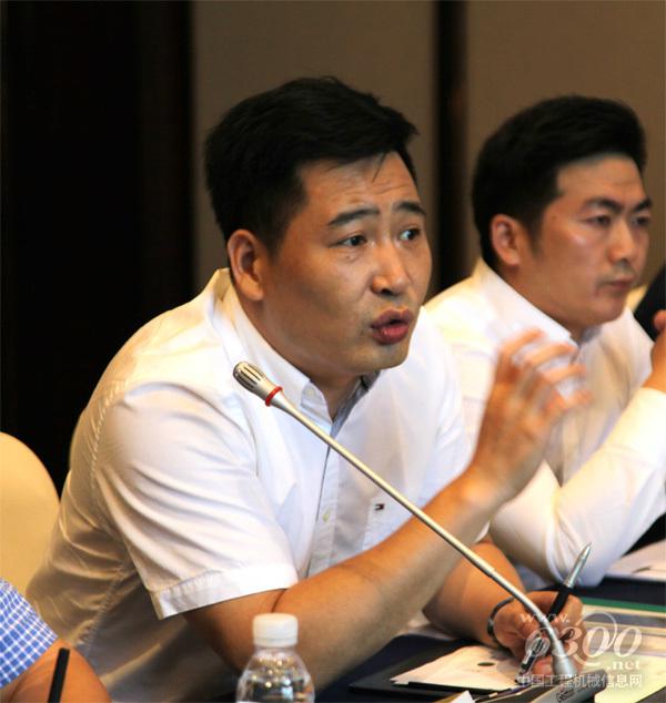 湖南山建工程机械有限公司董事长欧中平讲述公司的实际情况以及发展中面临的诸多问题，并着重提出了在人力资源管理等方面遭遇的困惑。