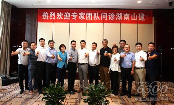 本次“全国代理商企业顶级专家团上门问诊”参与人员合影