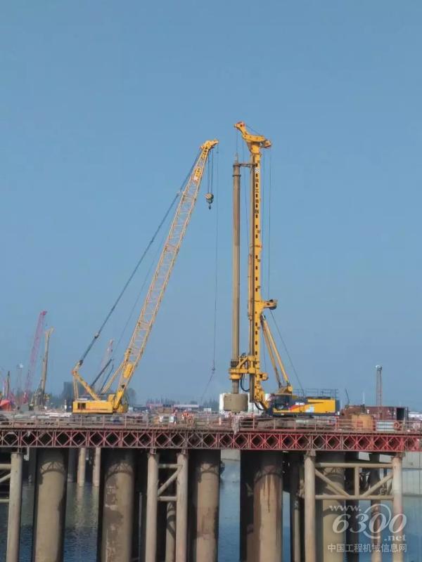 徐工XR550D旋挖钻机、<a href=//product.d1cm.com/lvdaidiao/ target=_blank>履带吊</a>助力武汉青山大桥