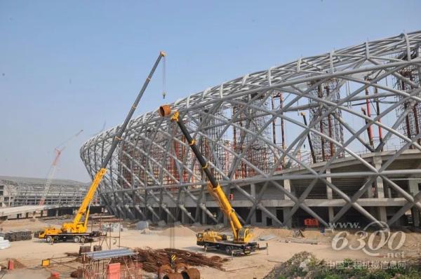 体育场馆建设，凸显灵活和吊高能力