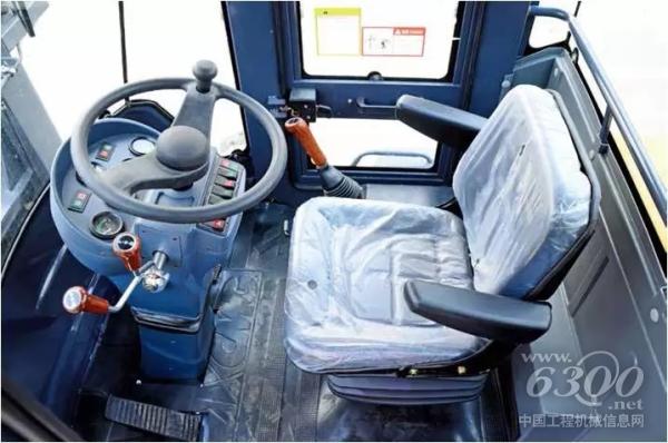驾驶室空间大,密封性好,噪声疲劳大大降低