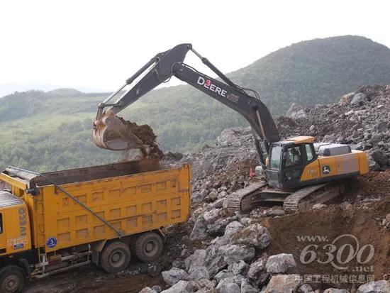 约翰迪尔E400LC挖掘机