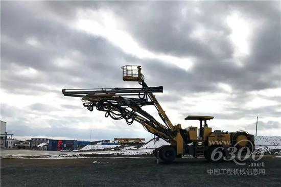 徐工三臂凿岩台车