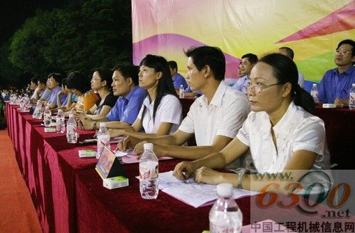 评委及领导、嘉宾观看比赛