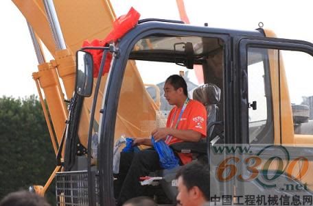 参赛选手专注的神情