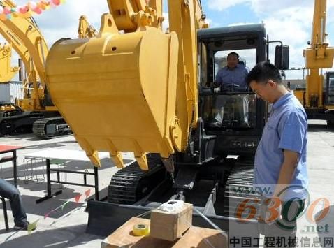 挖掘机打手机比赛