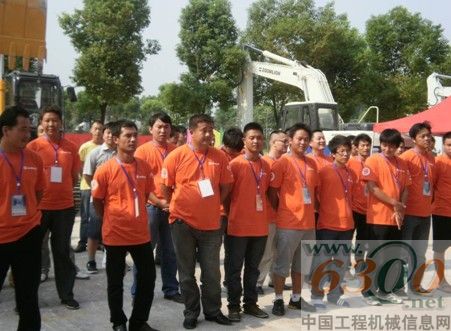 全体参赛人员留影纪念