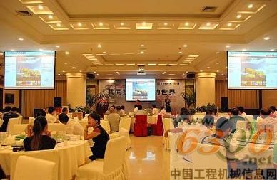 长江起重机新车交接仪式在柳州举行