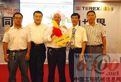 长江起重机新车交接仪式在柳州举行