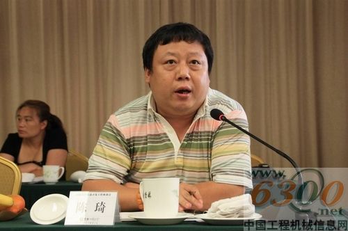 河南高远陈琦出席公路养护装备开发工作座谈会