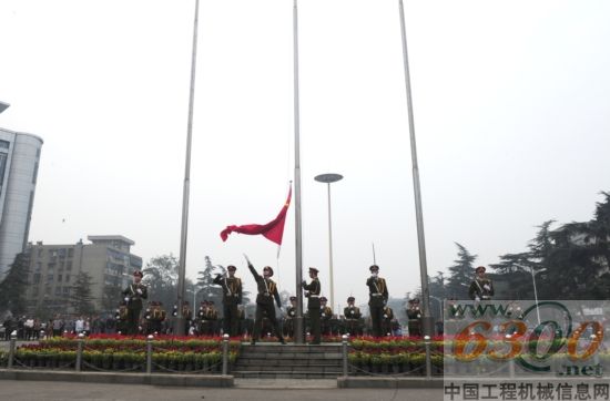 中国一拖隆重举行“55庆典”升国旗仪式