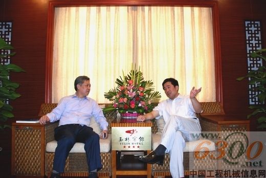 晏平（右）与华炜（左）会晤