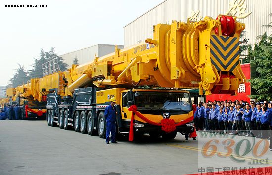 徐工千吨级全地面起重机