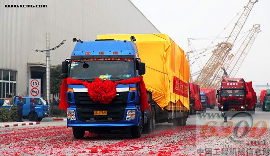 徐工两千吨级履带起重机