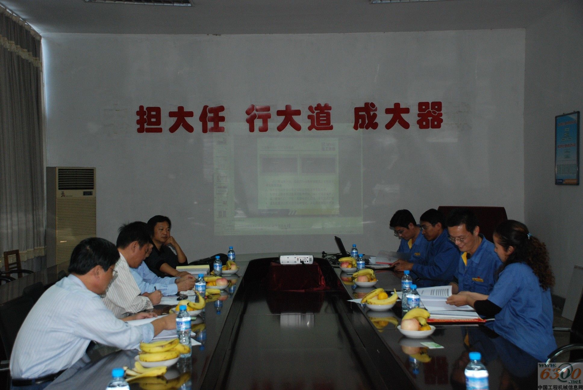 XT750滑移装载机