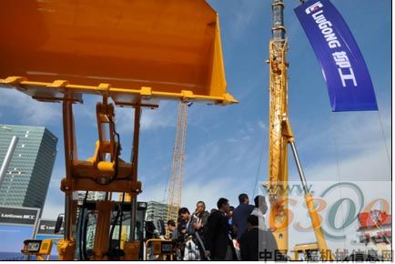 柳工CLG862-HYBRID装载机