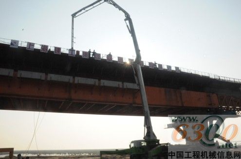 鸿得利，崇启大桥