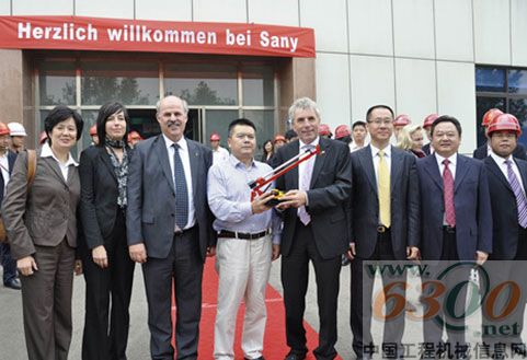 德国科隆市长尤根•罗特斯(右二)一行访问三一